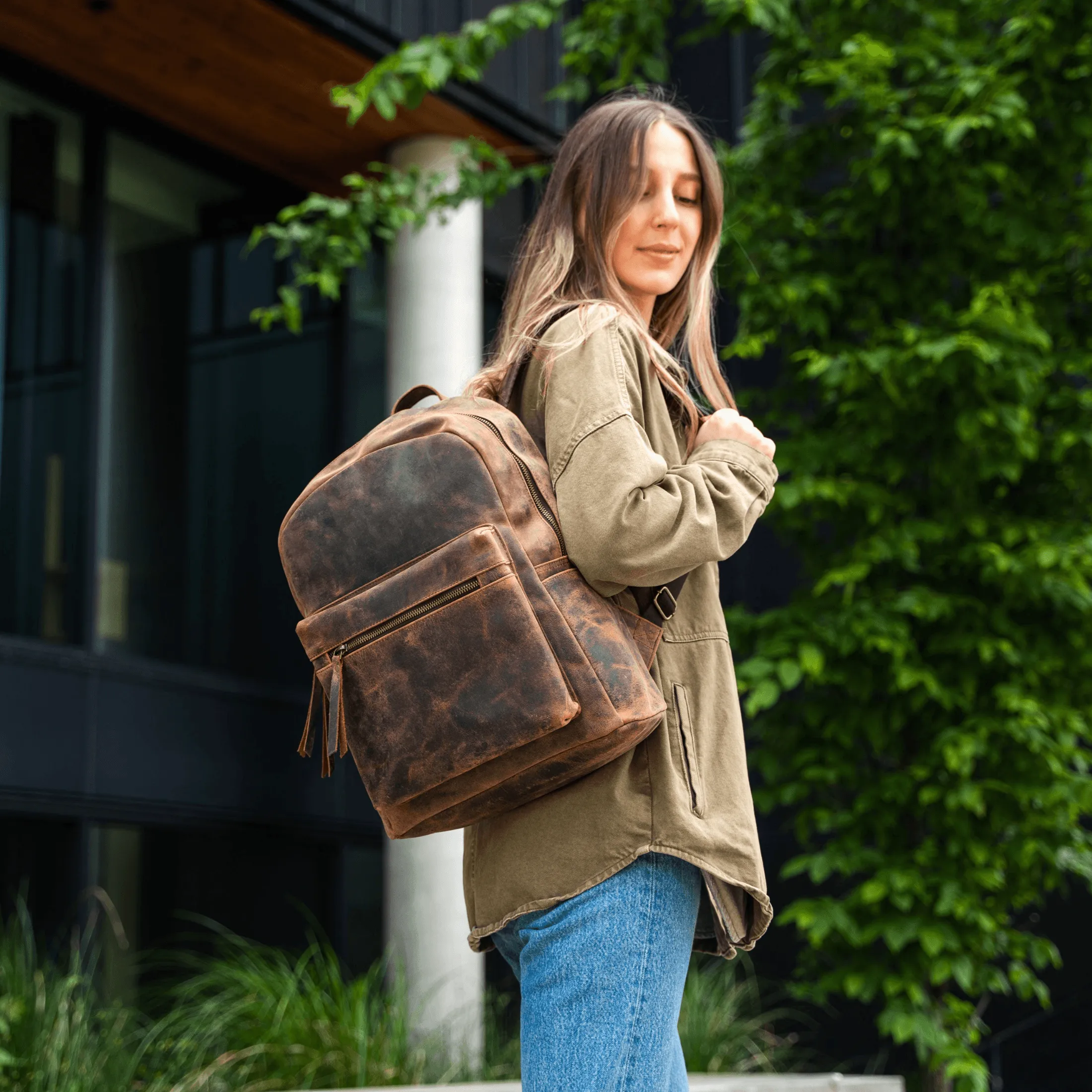 15-Inch Genuine Leather Backpack – Versatile Rucksack & Laptop Bag for Women and Men, Ideal for Travel, School, College, Hiking, and Camping
