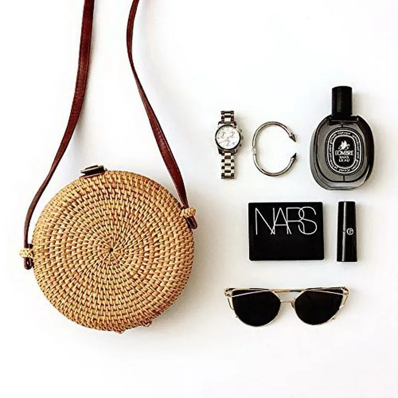 2019 Handmade Fashion Round Straw Rattan Bag with Leather Button & Strap