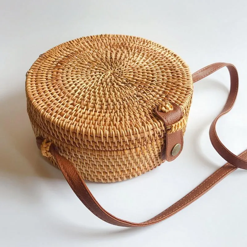 2019 Handwoven Fashion Round Rattan Crossbody Bag with Leather Straps