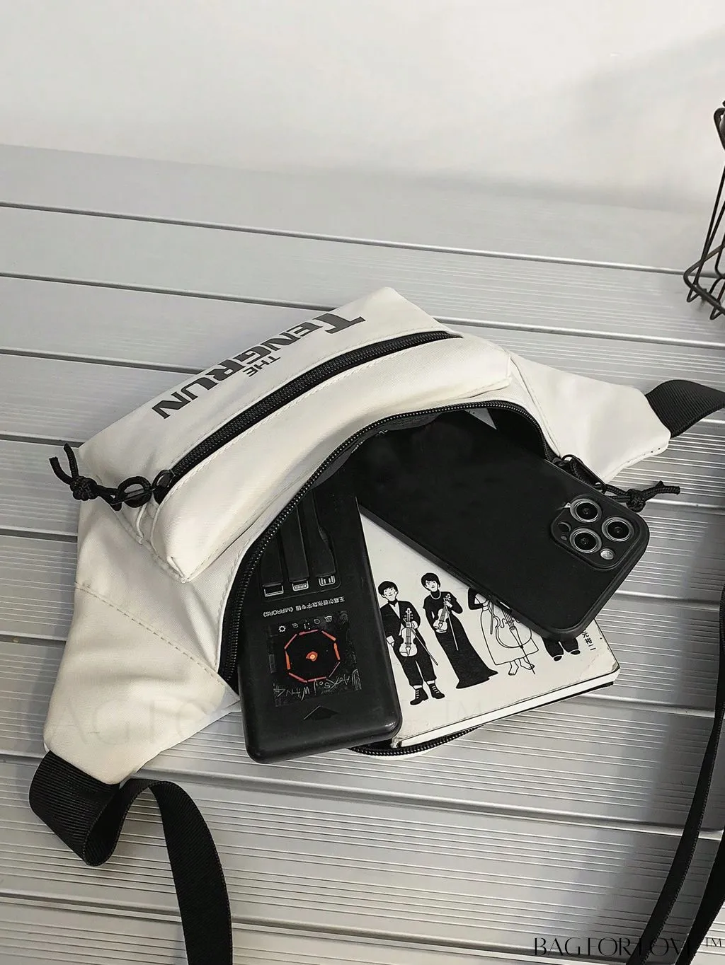 BagForLove - Premium Adjustable Strap Fanny Pack with Graphic Design and Convenient Zipper Release