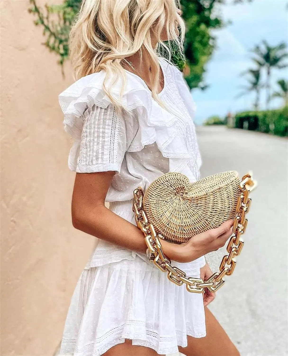 FURINFASHION FEI-1 Straw Woven Bag For Women With Qualited Metal One Shoulder Chain Shell Shaped Rattan Knitted Shoulder Bag Fashionable Conch Shape Small Beach Handbag (One Size, Log color)
