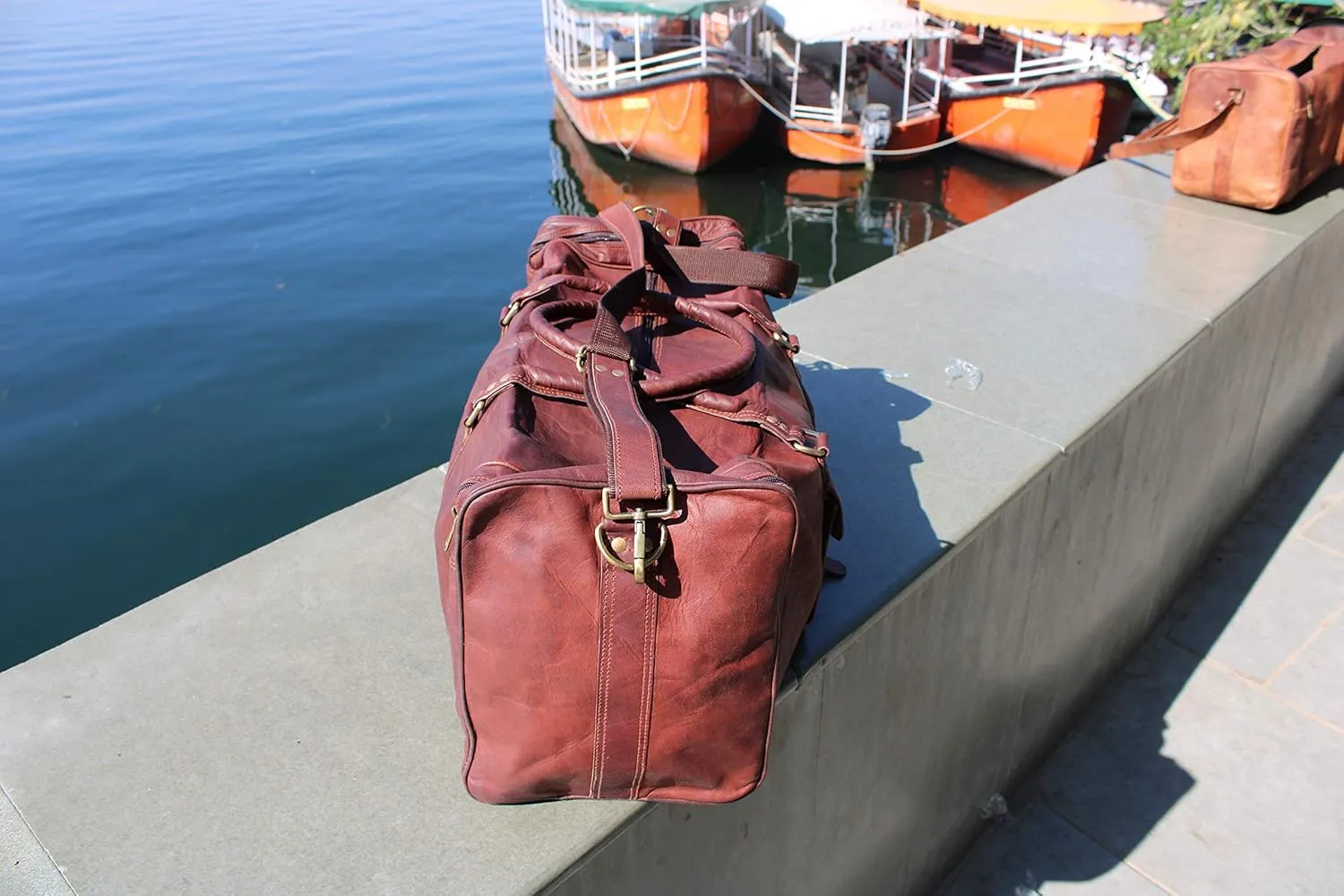 GifteQ Genuine Leather Brown Vintage Luggage Unisex Duffle Travel Bag for Men/Boys/Girls/Women (Chocolote Brown, 26 inch)