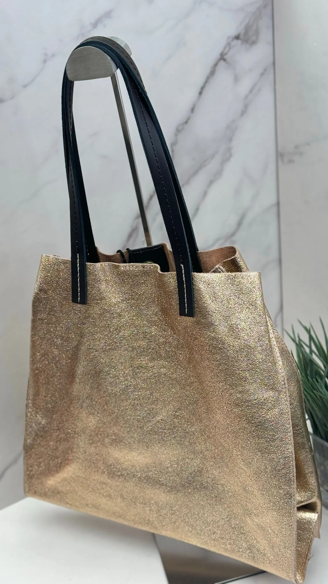 Gleam — Elegant Leather Shoppers