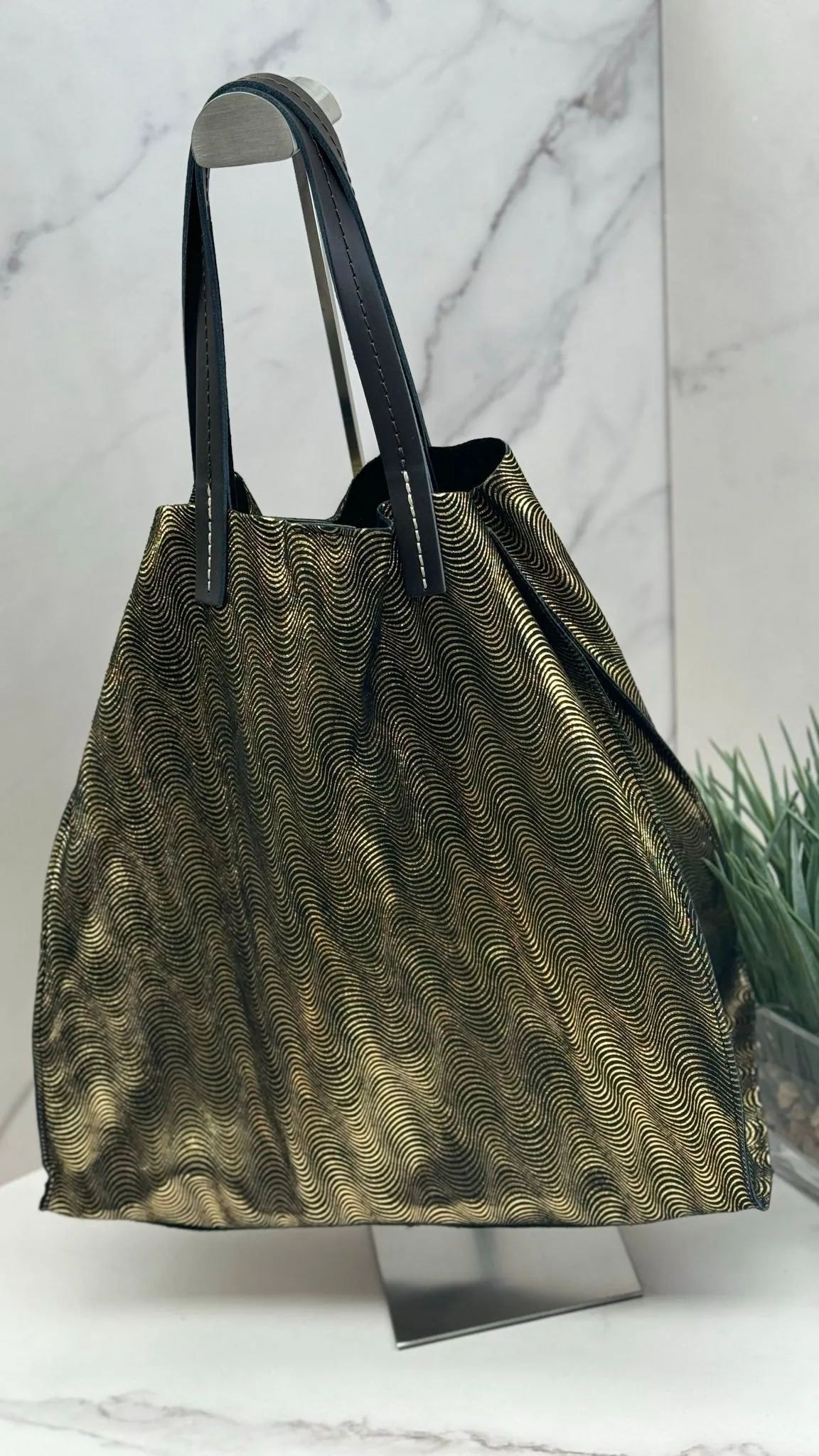 Gleam — Elegant Leather Shoppers