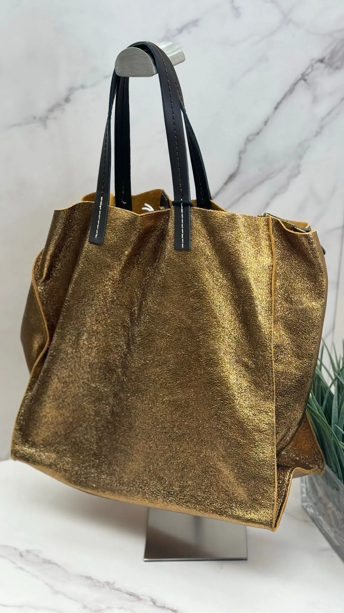 Gleam — Elegant Leather Shoppers