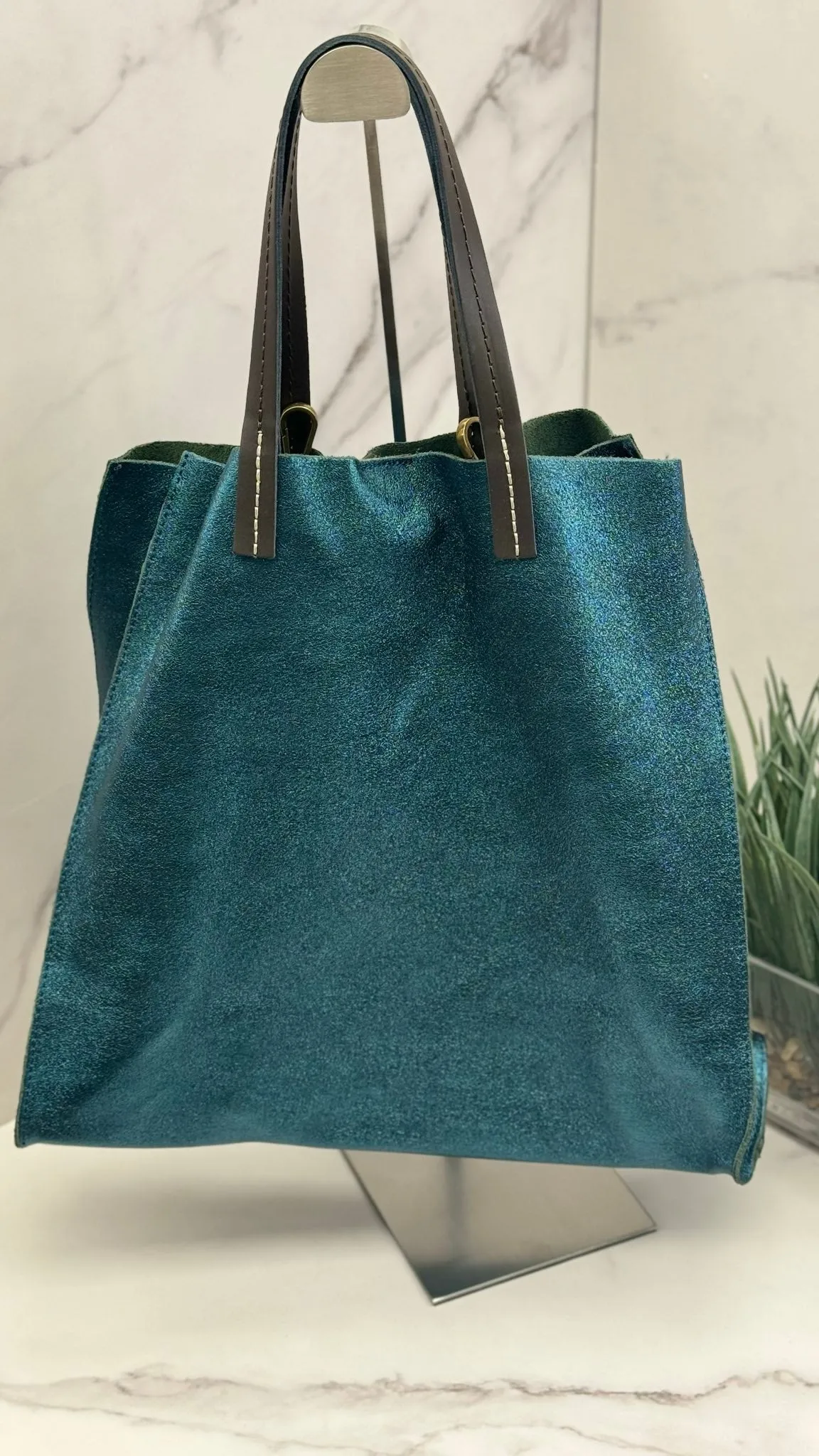 Gleam — Elegant Leather Shoppers