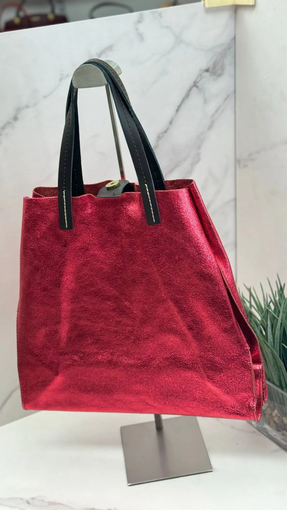 Gleam — Elegant Leather Shoppers