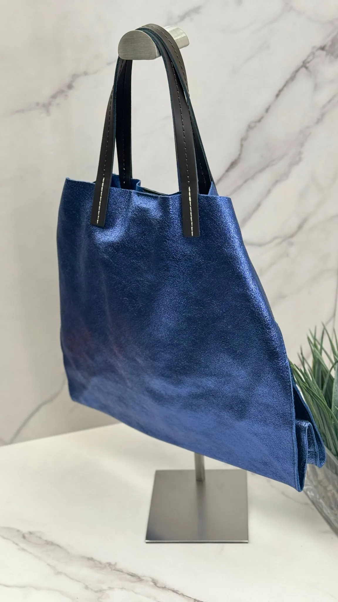 Gleam — Elegant Leather Shoppers