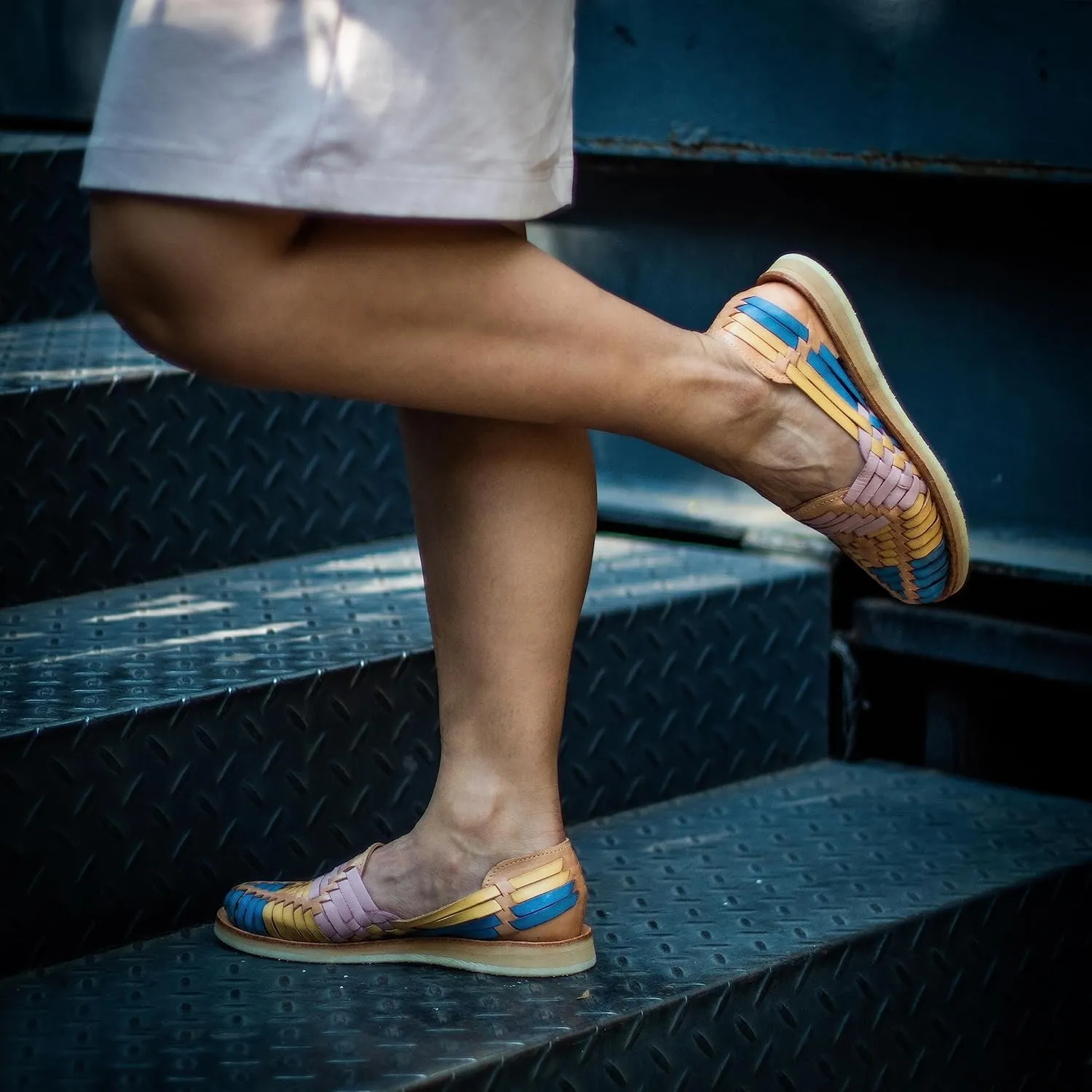 Mexico en la Piel Women's Huarache Sandals - Genuine Leather, Handcrafted Slip-On Flats with Two-Tone Interwoven Design, Lightweight, Comfortable