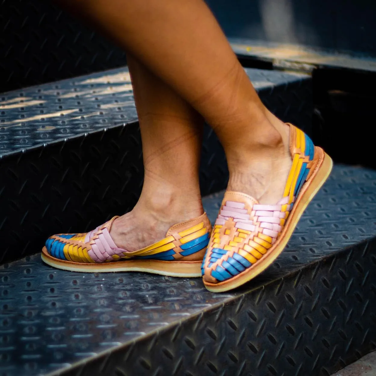 Mexico en la Piel Women's Huarache Sandals - Genuine Leather, Handcrafted Slip-On Flats with Two-Tone Interwoven Design, Lightweight, Comfortable