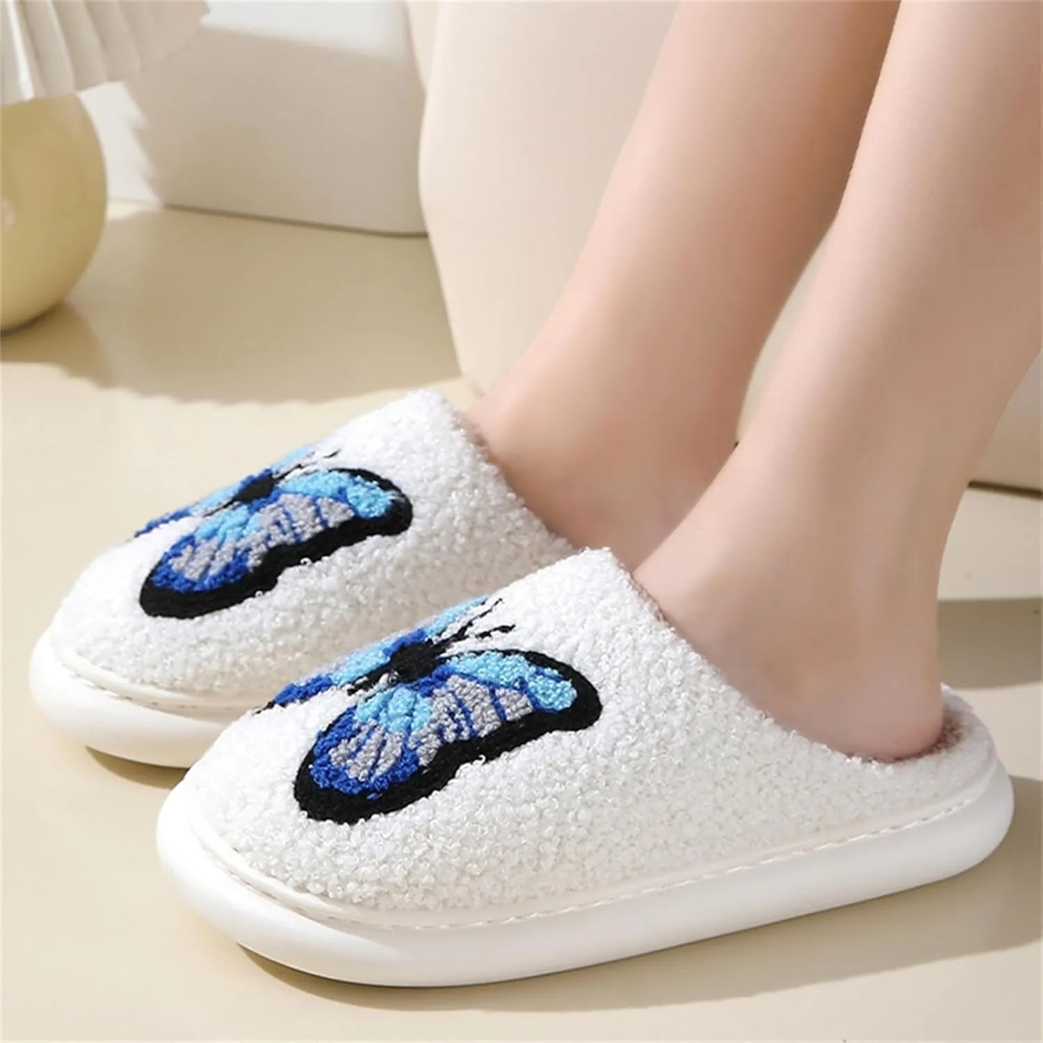 Obosoyo Plush Slippers Couples Cozy Heart Indoor Slippers Men Women Thick Sole Fuzzy Warm Winter