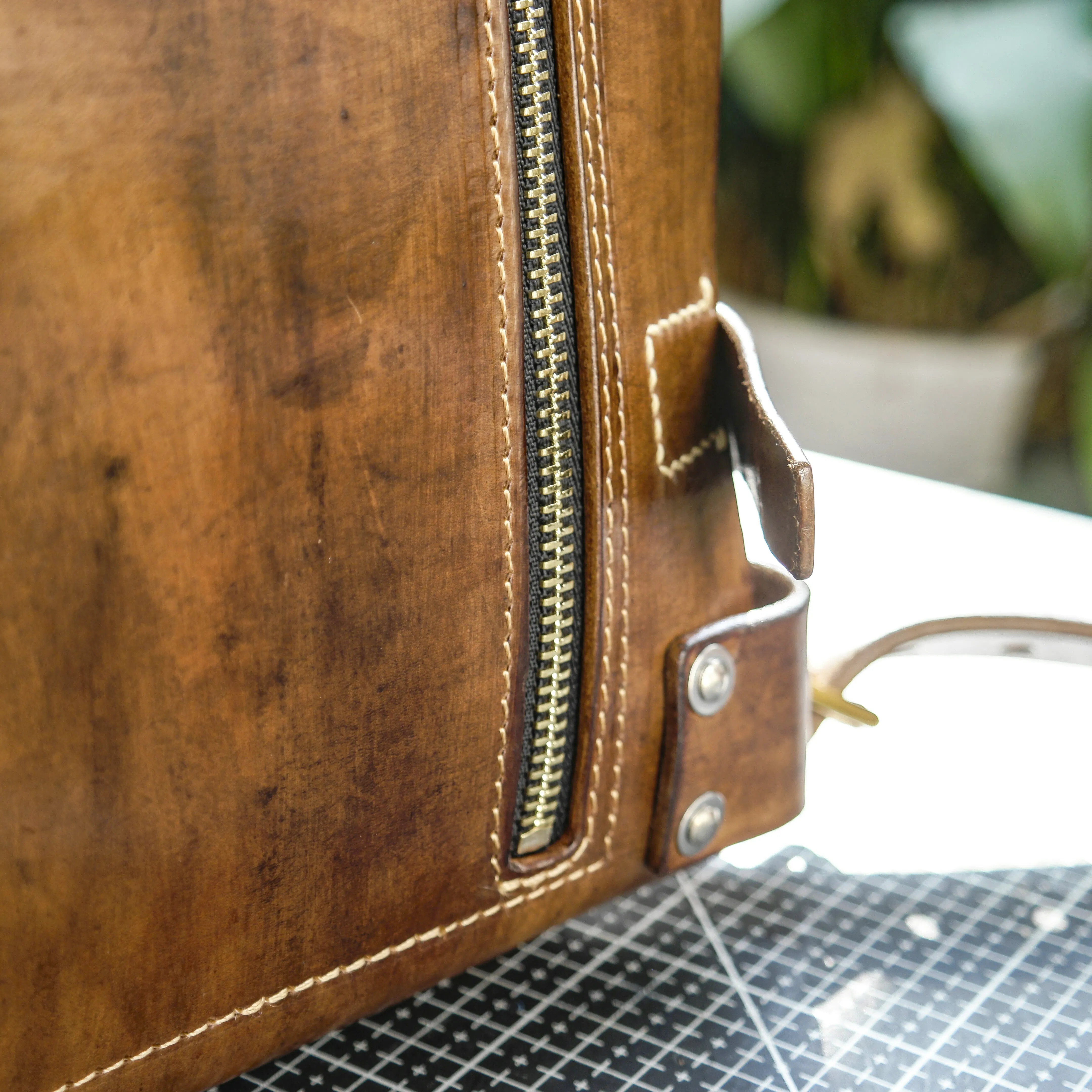 Plant tanned cowhide handmade coloring oil wax canvas=Retro backpack