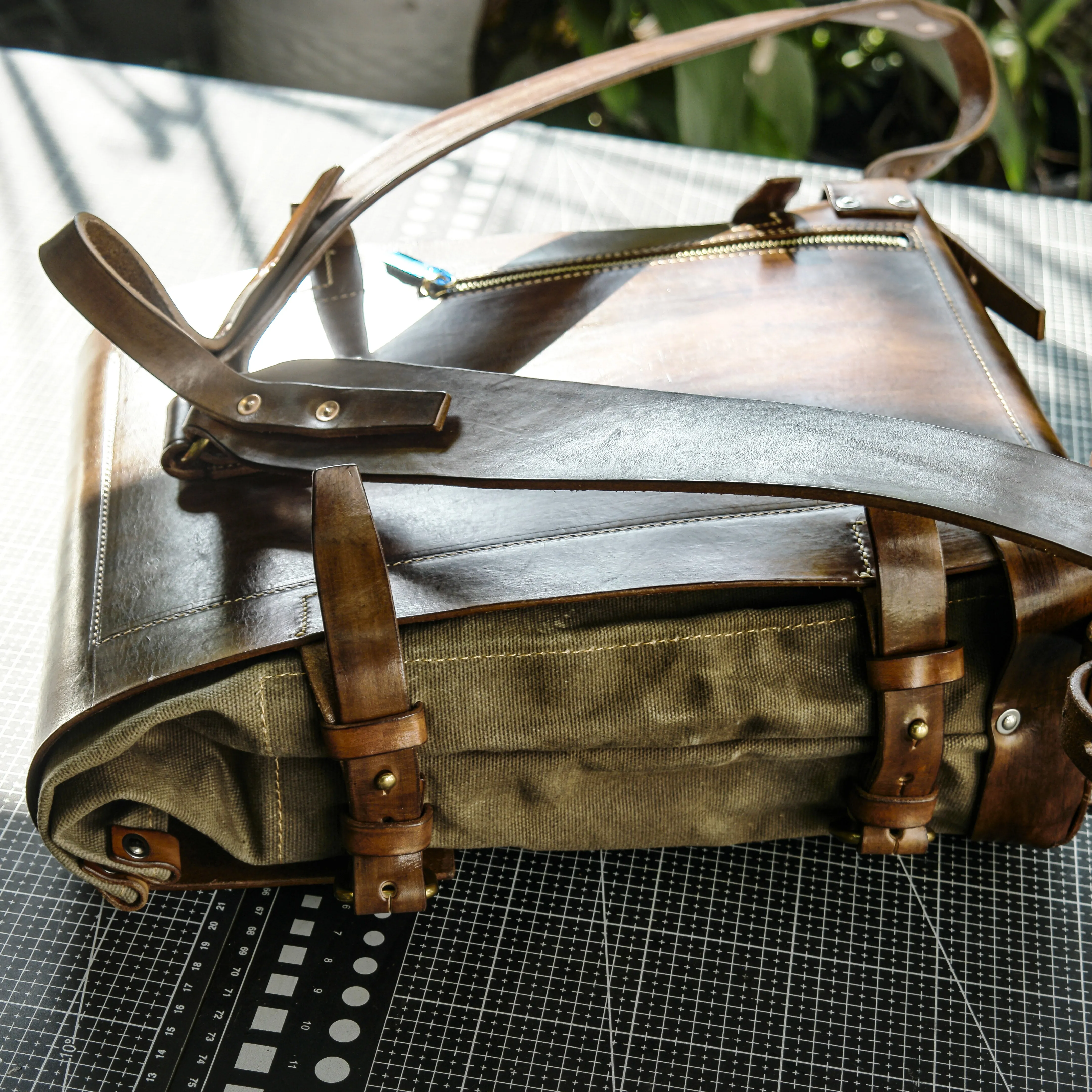 Plant tanned cowhide handmade coloring oil wax canvas=Retro backpack