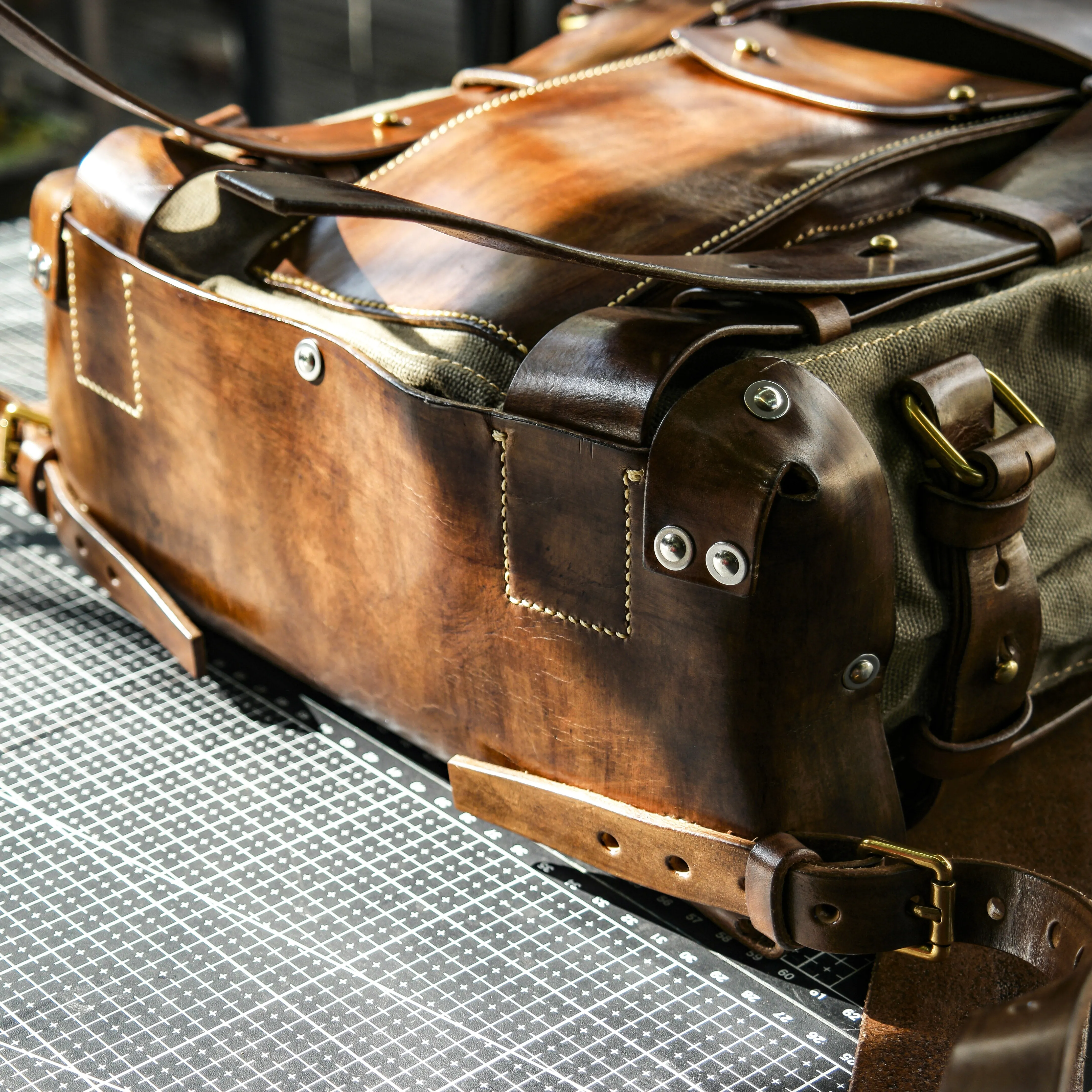 Plant tanned cowhide handmade coloring oil wax canvas=Retro backpack