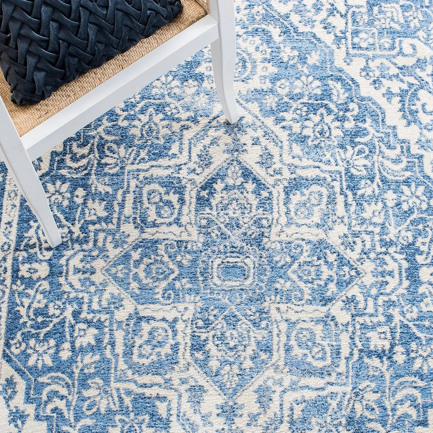 SAFAVIEH Brentwood Collection Area Rug - 8' x 10', Ivory & Navy, Medallion Distressed Design, Non-Shedding & Easy Care, Ideal for High Traffic Areas in Living Room, Bedroom (BNT832A)