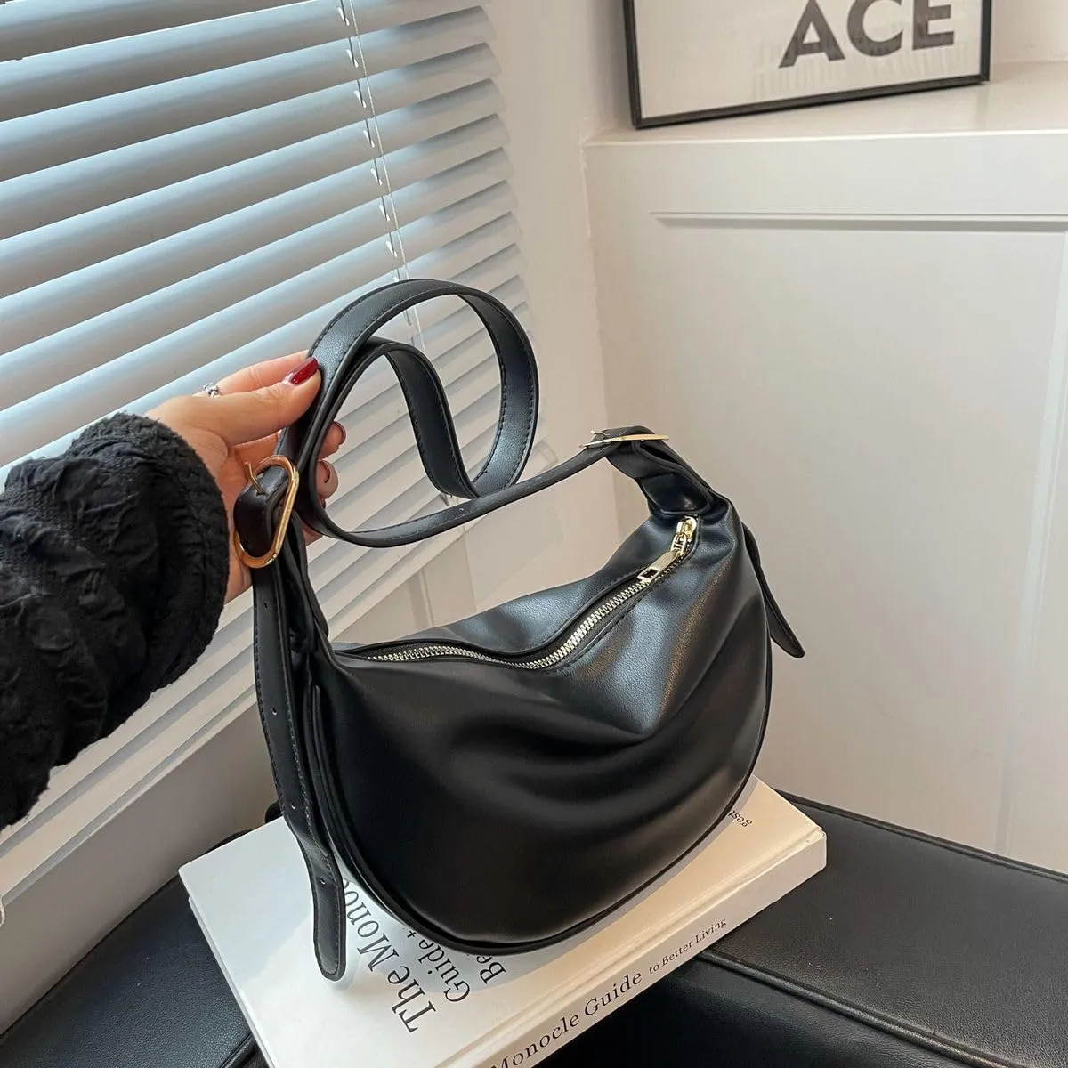 Small bag women's shoulder messenger bag crescent bag(Black)