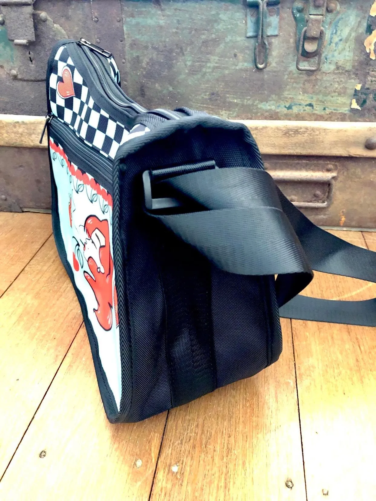 Smokin' Redhead - Crossbody Handbag