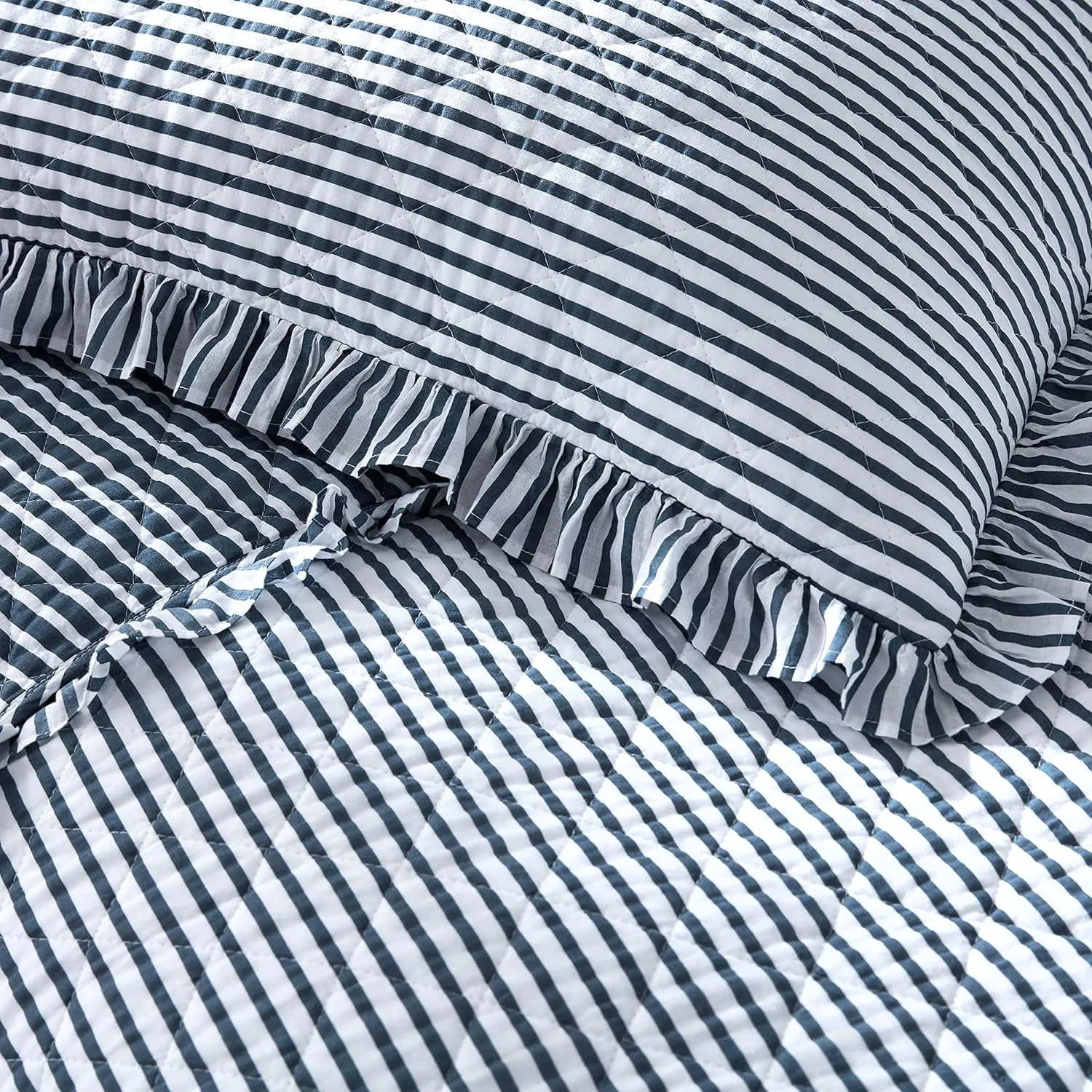 Southern Tide South Shore Blue Quilt - Twin Size Reversible Quilt Bed - Lightweight Bedspread - Machine Washable - Soft Striped Bed Coverlet for All Seasons (Twin, Blue)
