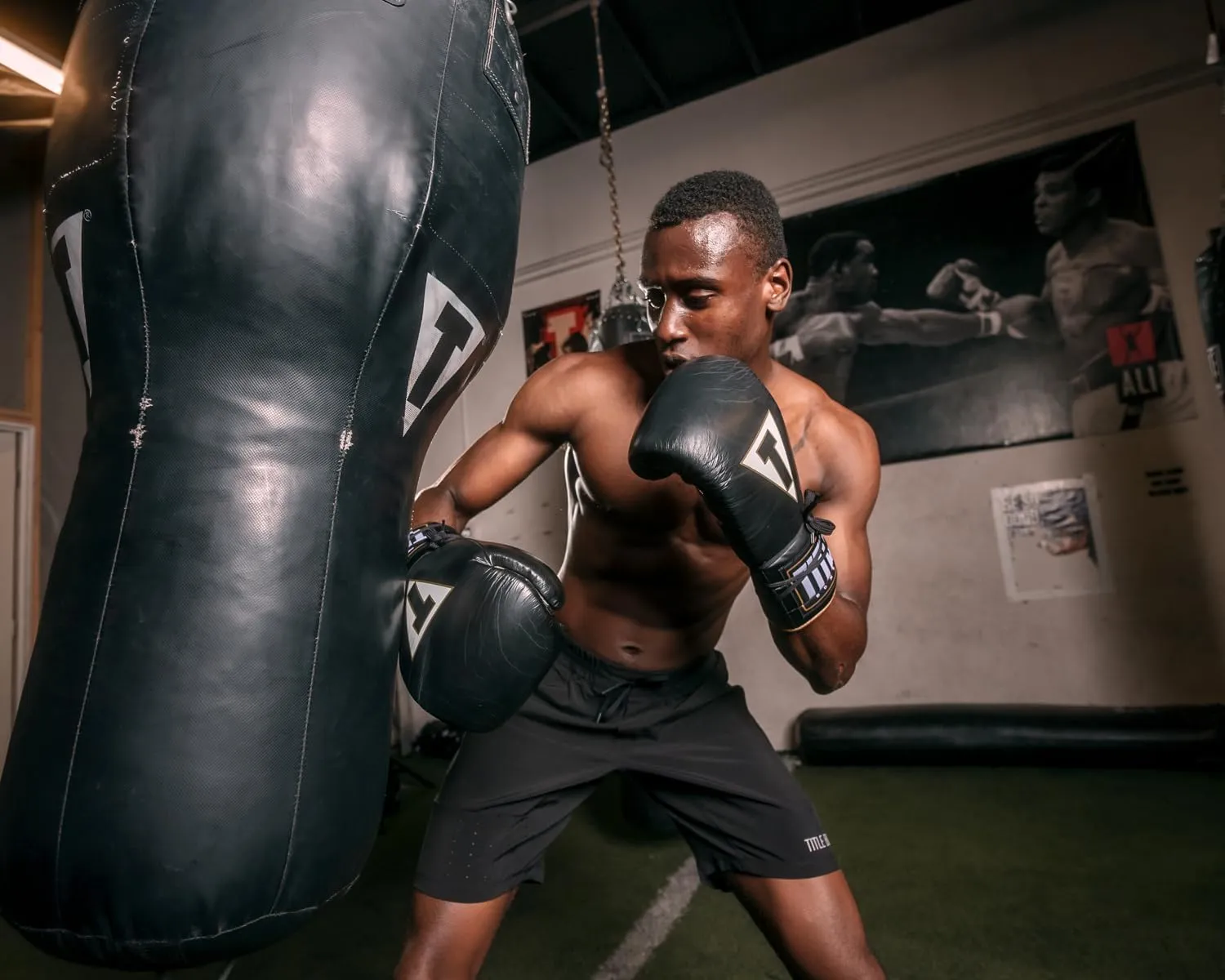 Title Boxeo Mexican Leather Lace Training Gloves Quatro