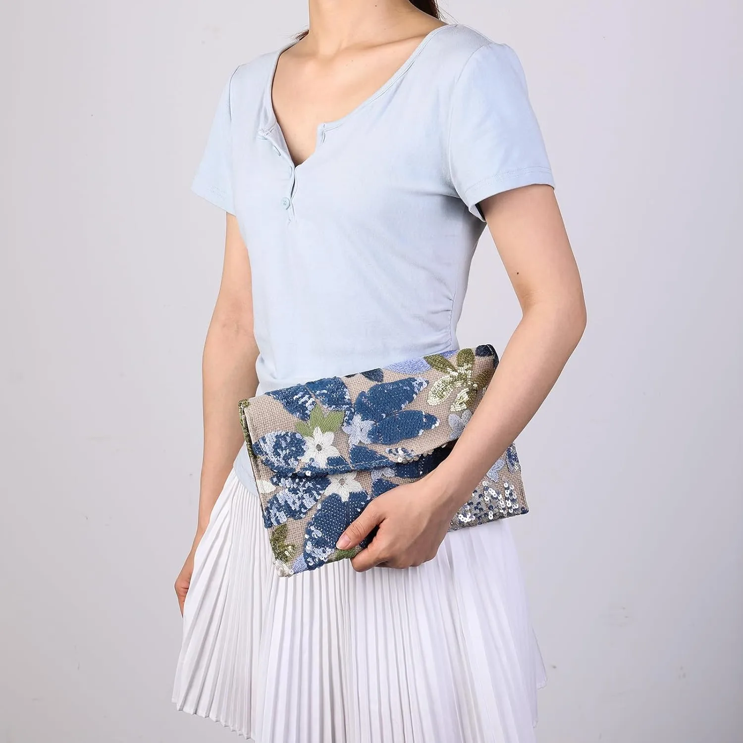 Women’s Straw Clutch Bag with Floral Embroidery and Sequins Elegant Evening Purse for Wedding Travel